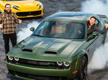 Битва моторов Ferrari против Dodge Challenger